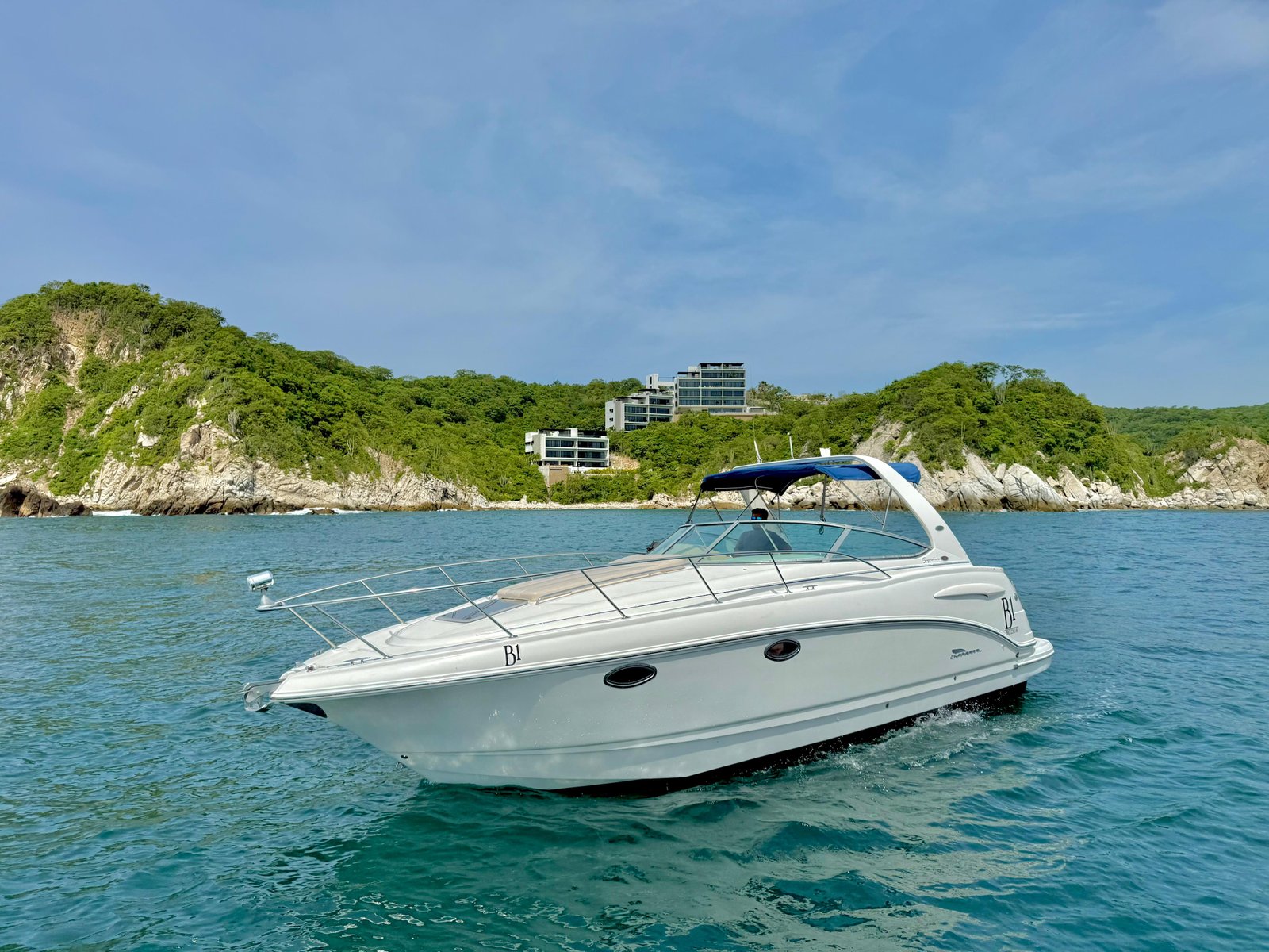 Luxury Yacht to the Bays with drinks.