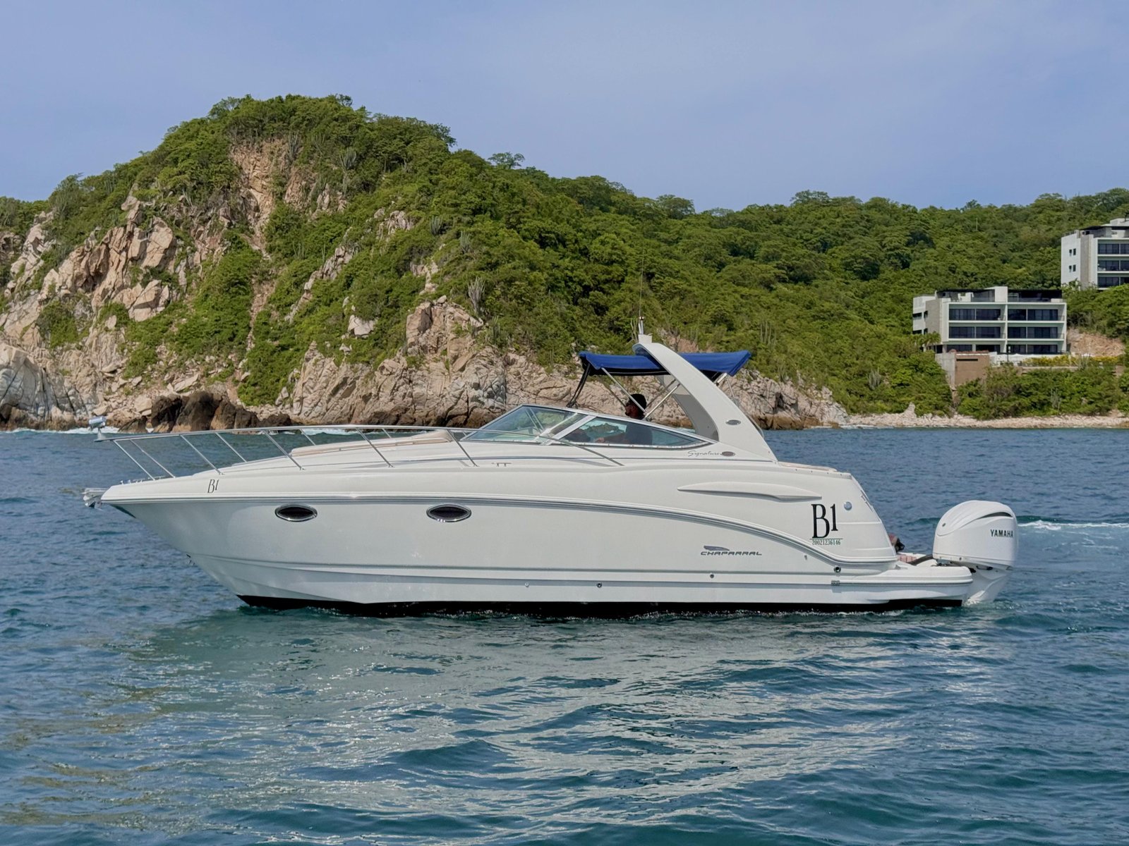 Luxury Yacht to the Bays with drinks.
